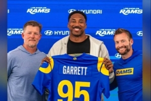 留队信号？詹姆斯欢迎NFL球星迈尔斯·加勒特来到洛杉矶
