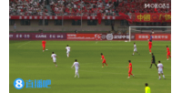 动作有些大！塔吉克斯坦球员故意冲撞染黄，U23国足球员非常生气